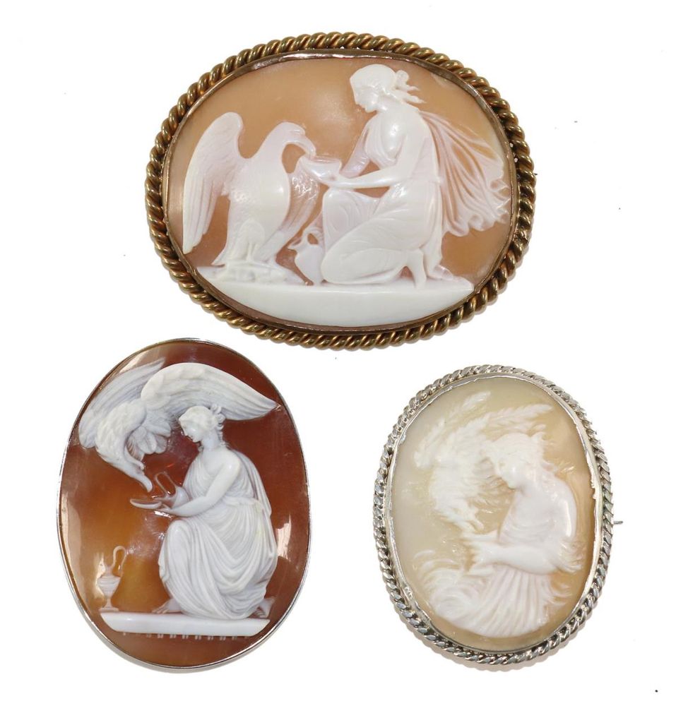 Große Abbildung Nr.1: 129-2580 Zeus und Hebe.: (Schmuck, Broschen, Gemmen und Kameen)