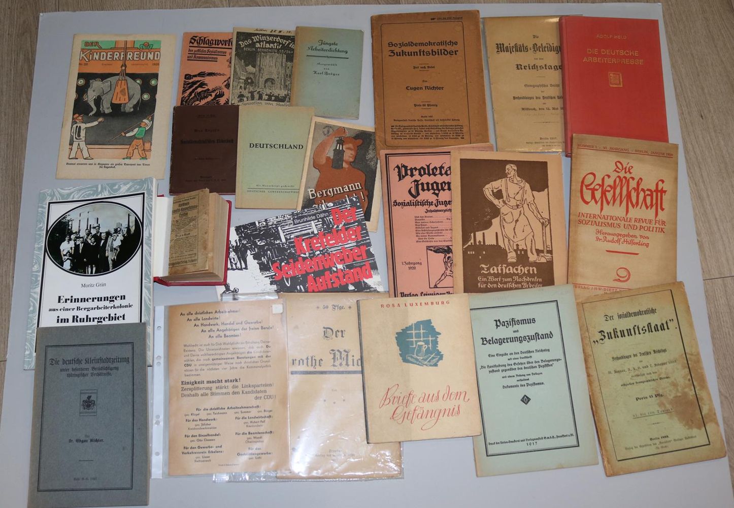 Große Abbildung Nr.23: 129-259 Sammlung: (Sozialismus)
