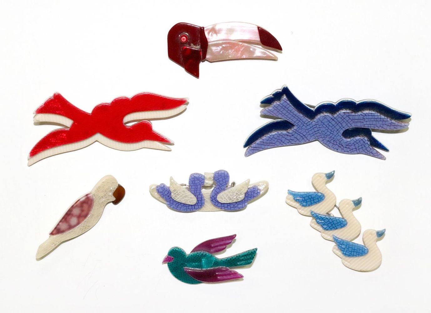 Große Abbildung Nr.1: 129-2609 Sieben Vogelbroschen: (Schmuck, Broschen, Lea Stein)