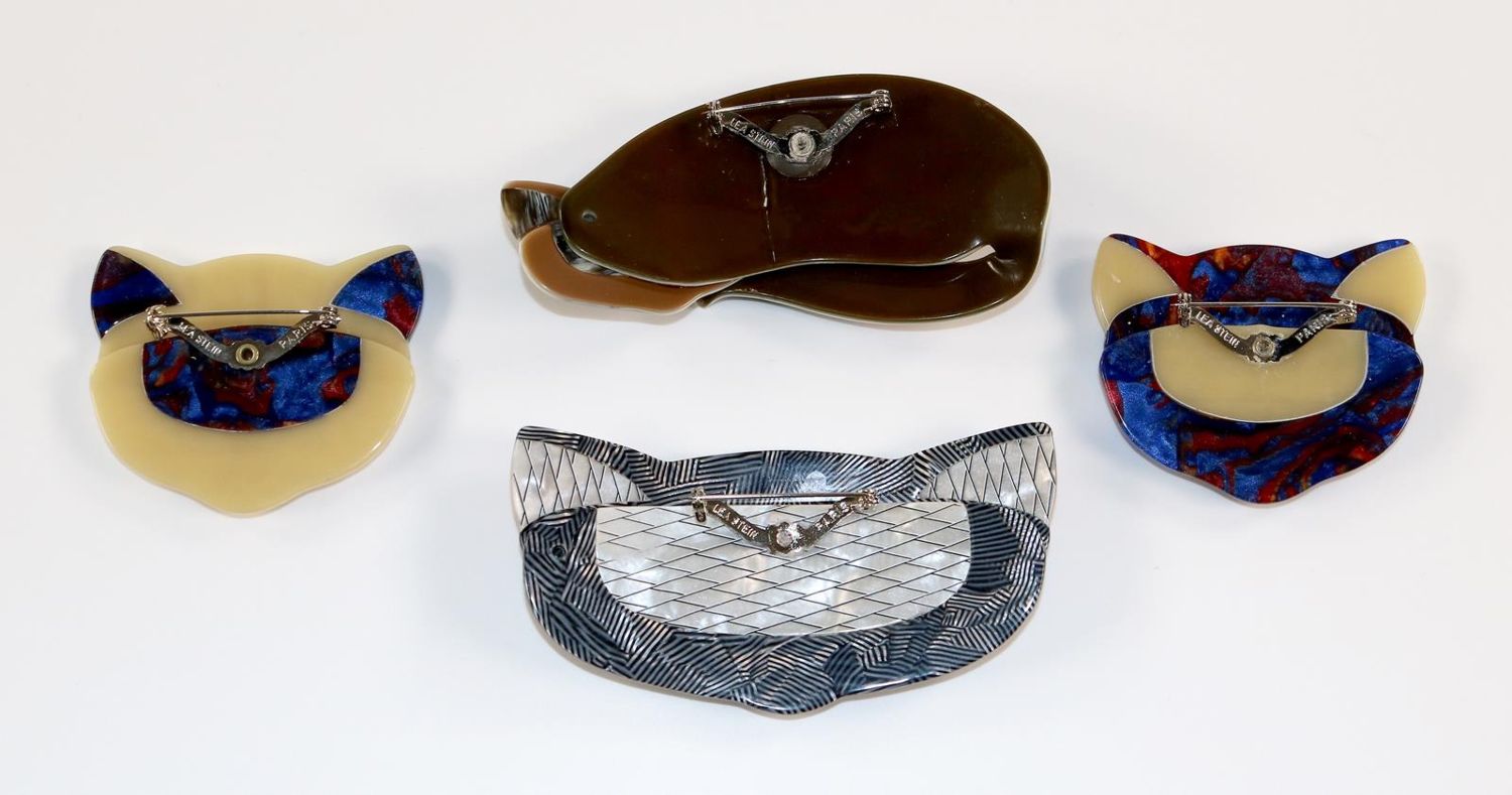 Große Abbildung Nr.2: 129-2614 Vier Katzenbroschen: (Schmuck, Broschen, Lea Stein)