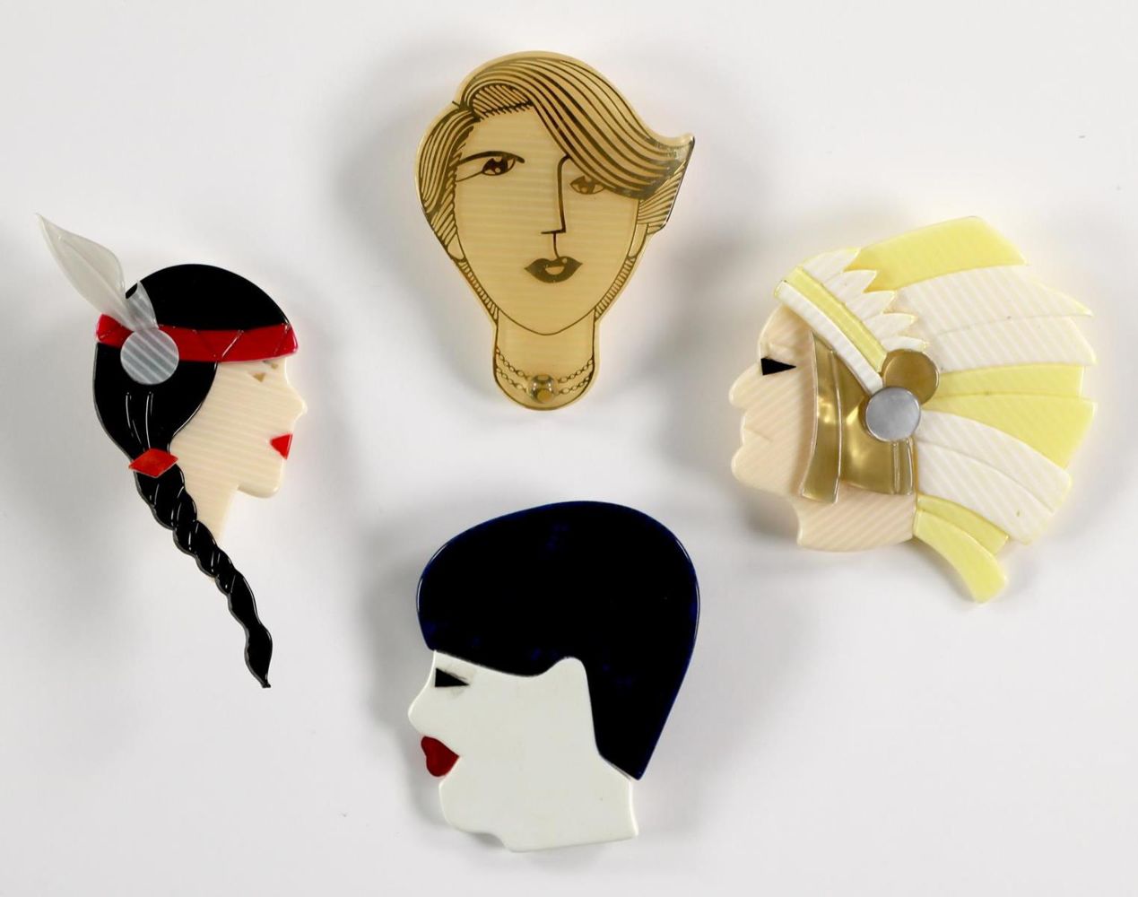 Große Abbildung Nr.1: 129-2616 Vier Maskenbroschen: (Schmuck, Broschen, Lea Stein)