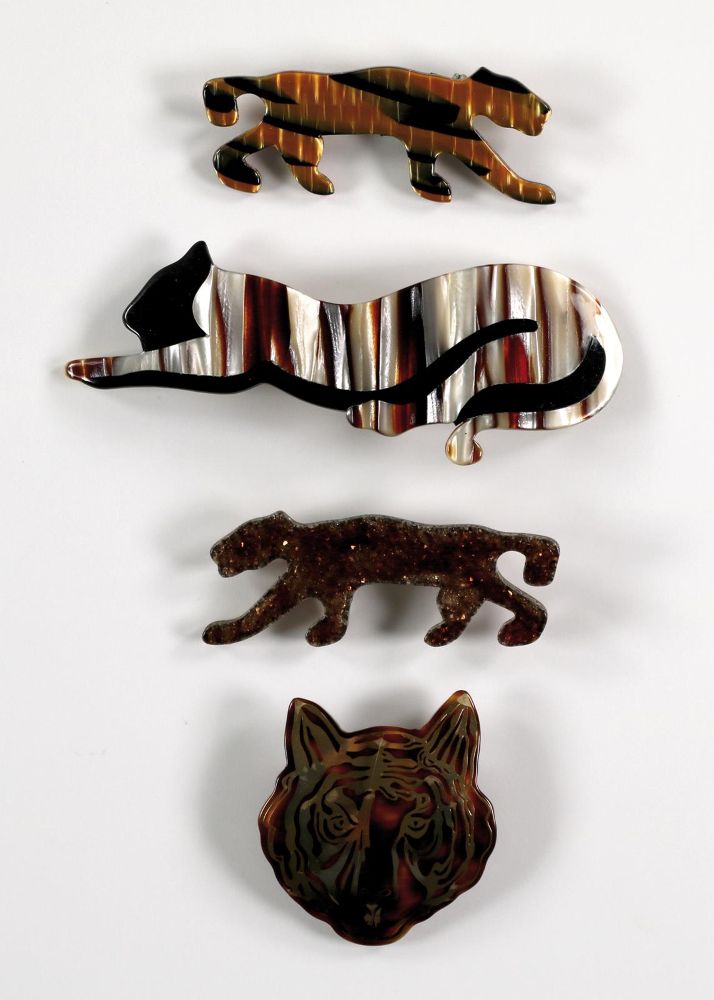 Große Abbildung Nr.1: 129-2617 Vier Raubkatzen: (Schmuck, Broschen, Lea Stein)