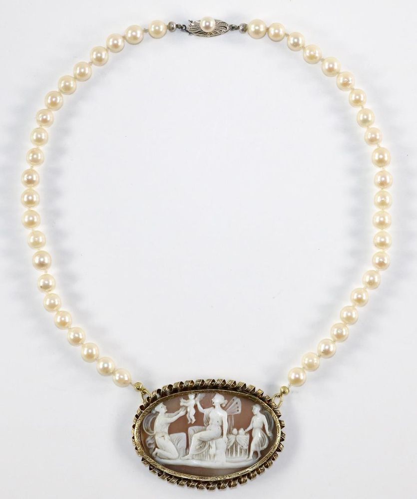 Große Abbildung Nr.2: 129-2644 Drei Engel und Kind.: (Schmuck, Colliers, Gemmen und Kameen)