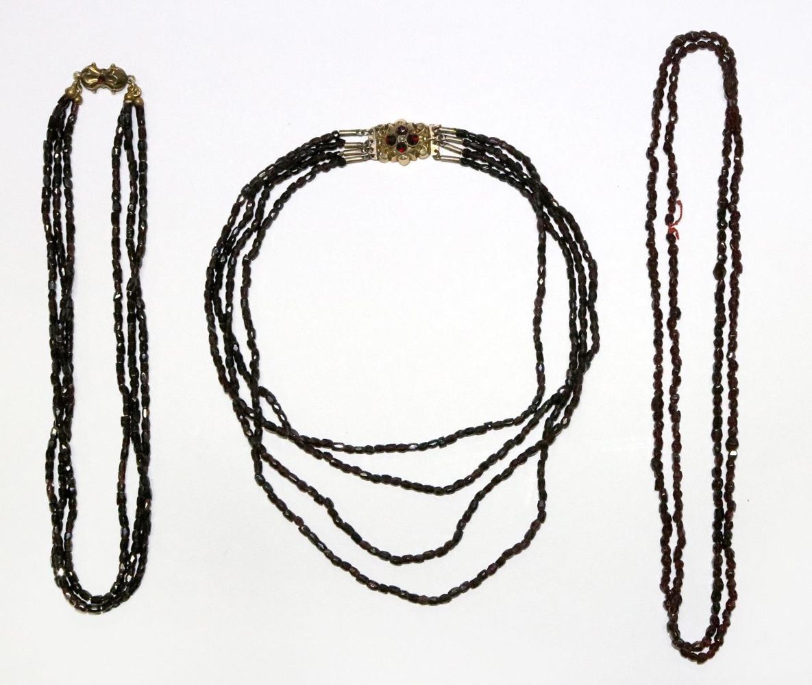 Große Abbildung Nr.1: 129-2651 Granatcolliers: (Schmuck, Colliers)