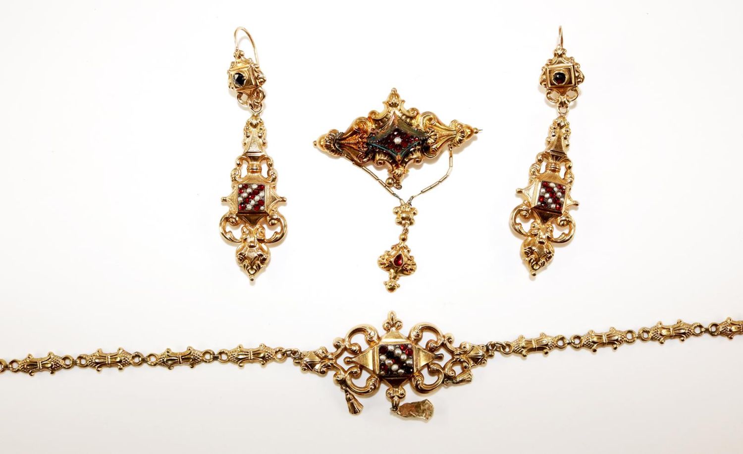 Große Abbildung Nr.1: 129-2652 Granatparure des: (Schmuck, Colliers)