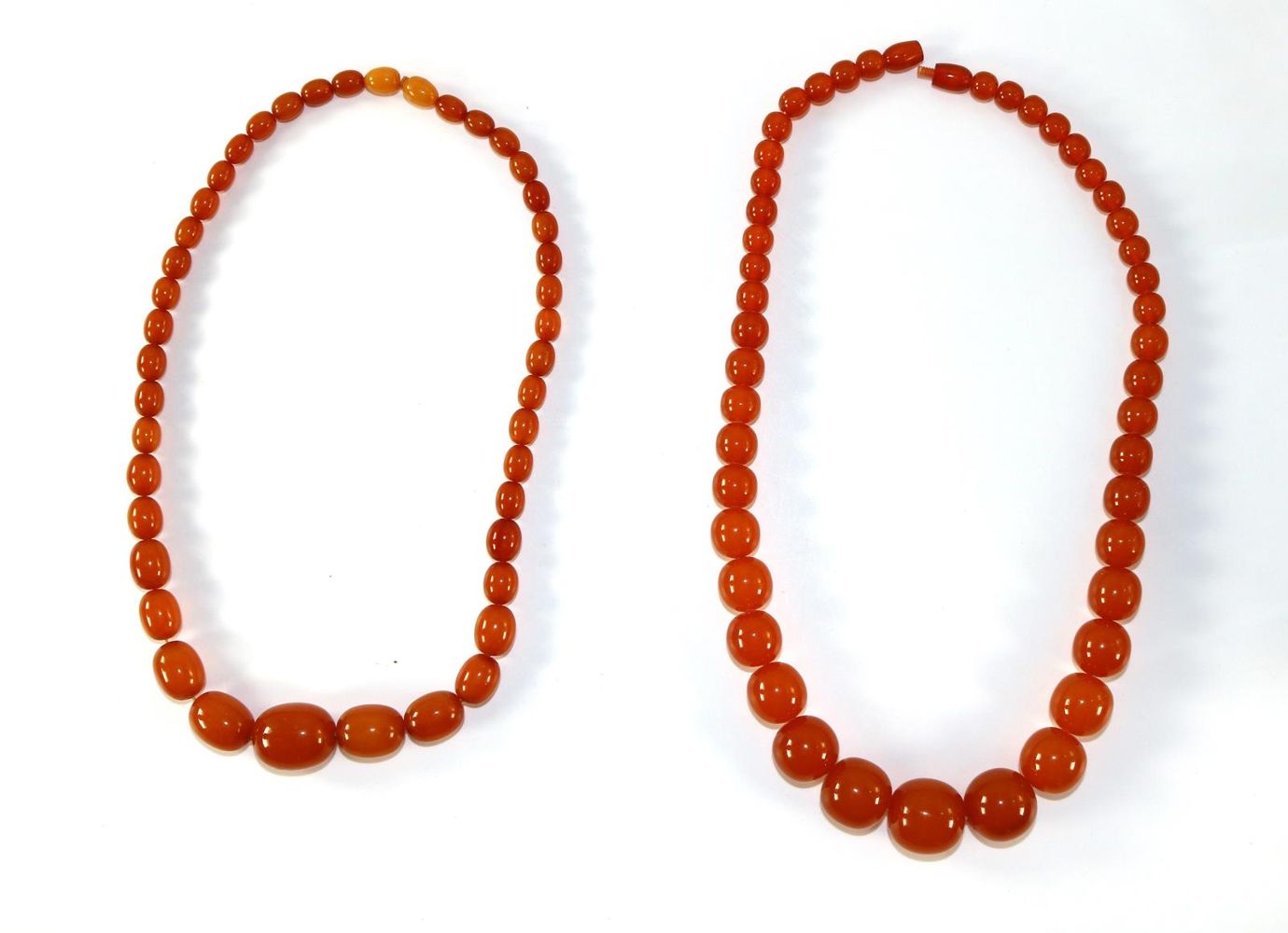 Große Abbildung Nr.1: 129-2667 Vier große Bernsteincolliers.: (Schmuck, Colliers)