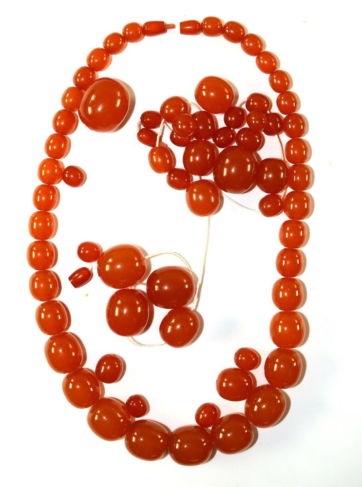 Große Abbildung Nr.2: 129-2667 Vier große Bernsteincolliers.: (Schmuck, Colliers)