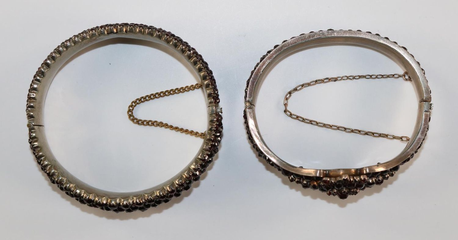Große Abbildung Nr.2: 129-2694 Granatarmreifen: (Schmuck)
