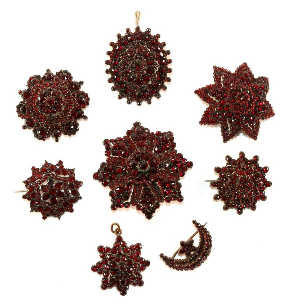 Große Abbildung Nr.1: 129-2695 Granatbroschen u.: (Schmuck)