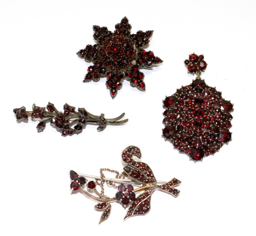 Große Abbildung Nr.1: 129-2700 Granatensemble.: (Schmuck)