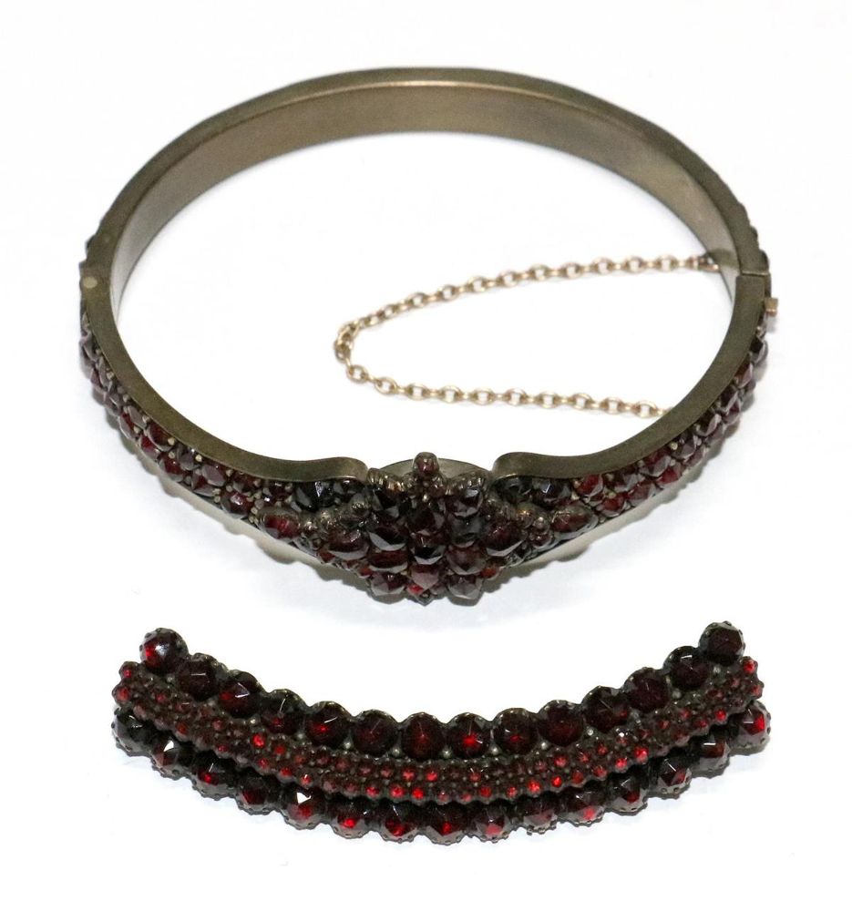 Große Abbildung Nr.2: 129-2701 Granatensemble.: (Schmuck)