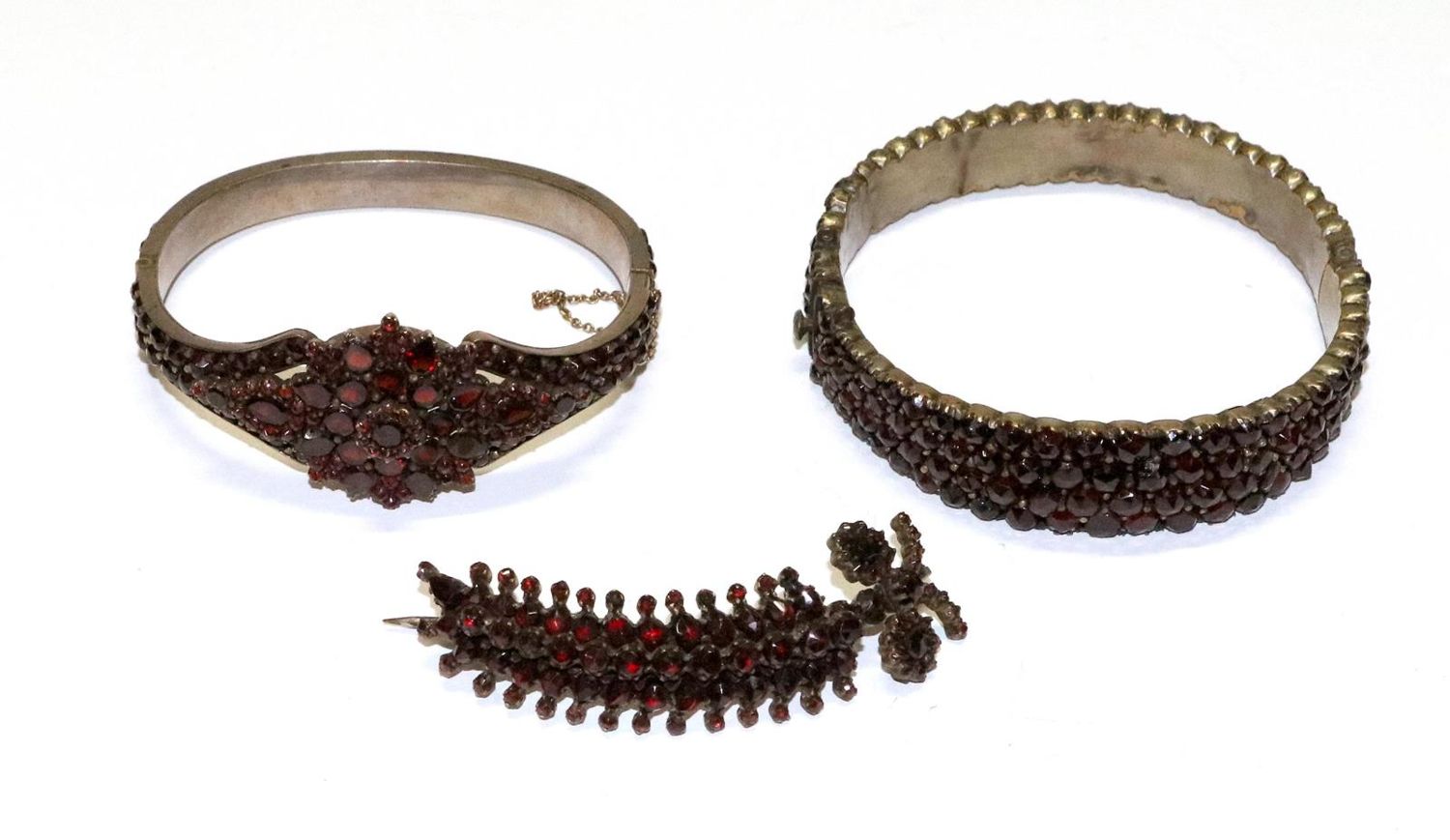 Große Abbildung Nr.2: 129-2702 Granatensemble.: (Schmuck)