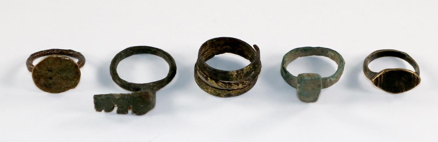 Große Abbildung Nr.2: 129-2738 Granatringe.: (Schmuck, Ringe)