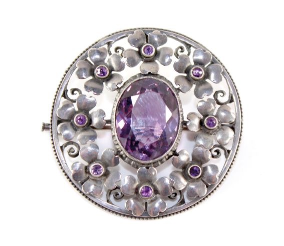 Große Abbildung Nr.1: 129-2938 Prachtbrosche mit Amethysten: (Theodor Fahrner)