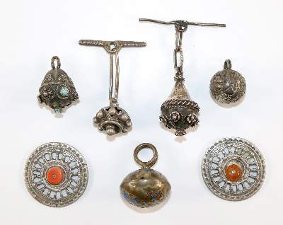 Bild Nr.1: 129-1981 Orientalische Silberknöpfe: (Varia, Nähutensilien, Knöpfe)