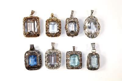 Bild Nr.1: 129-2145 Acht prächtige: (Schmuck, Anhänger)