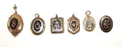 Bild Nr.1: 129-2154 Fünf Biedermeieranhänger,: (Schmuck, Anhänger)
