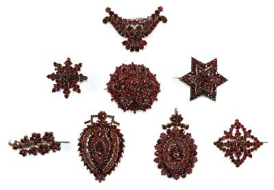 Bild Nr.1: 129-2310 Acht Granatbroschen: (Schmuck, Broschen)
