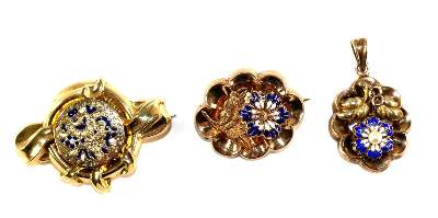 Bild Nr.1: 129-2326 Drei Broschen: (Schmuck, Broschen)