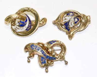 Bild Nr.1: 129-2328 Drei Broschen: (Schmuck, Broschen)