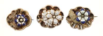 Bild Nr.1: 129-2330 Drei Broschen: (Schmuck, Broschen)
