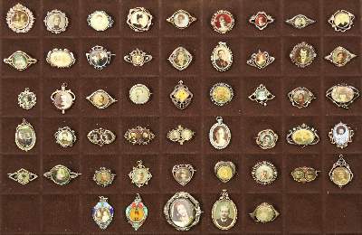 Bild Nr.1: 129-2335 Fünfzig Jugendstil: (Schmuck, Broschen)