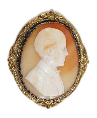 Bild Nr.1: 129-2373 Biedermeier Herrenportrait.: (Schmuck, Broschen, Gemmen und Kameen)