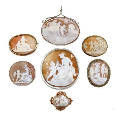 Bild Nr.1: 129-2393 Die Liebe.: (Schmuck, Broschen, Gemmen und Kameen)