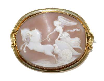 Bild Nr.1: 129-2410 Engel im Streitwagen.: (Schmuck, Broschen, Gemmen und Kameen)
