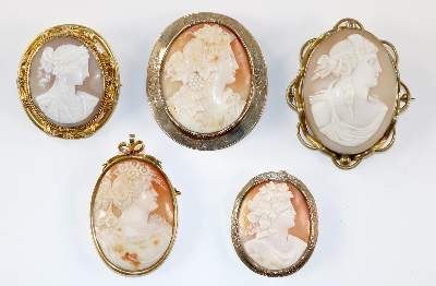 Bild Nr.1: 129-2437 Frauen u. Göttinnen.: (Schmuck, Broschen, Gemmen und Kameen)