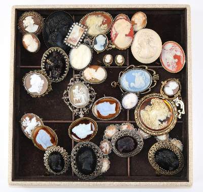 Bild Nr.2: 129-2482 Kameen Sammlung aus: (Schmuck, Broschen, Gemmen und Kameen)