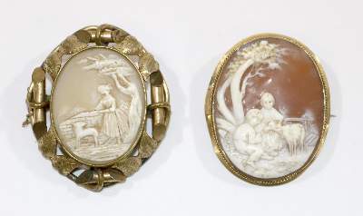 Bild Nr.1: 129-2512 Muschelkameen mit figuralen: (Schmuck, Broschen, Gemmen und Kameen)