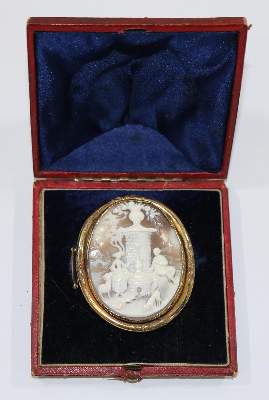 Bild Nr.2: 129-2512 Muschelkameen mit figuralen: (Schmuck, Broschen, Gemmen und Kameen)