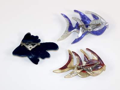 Bild Nr.2: 129-2599 Drei Fischbroschen: (Schmuck, Broschen, Lea Stein)