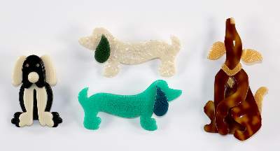 Bild Nr.1: 129-2613 Vier Hundebroschen: (Schmuck, Broschen, Lea Stein)
