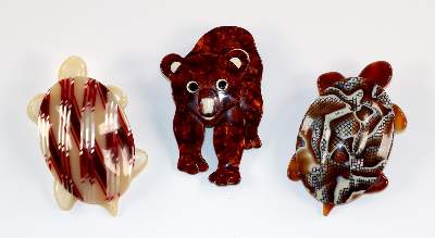 Bild Nr.1: 129-2620 Zwei Schildkröten u. Bär.: (Schmuck, Broschen, Lea Stein)