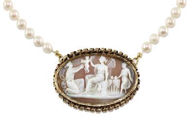 Bild Nr.1: 129-2644 Drei Engel und Kind.: (Schmuck, Colliers, Gemmen und Kameen)