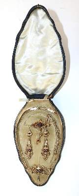 Bild Nr.2: 129-2652 Granatparure des: (Schmuck, Colliers)
