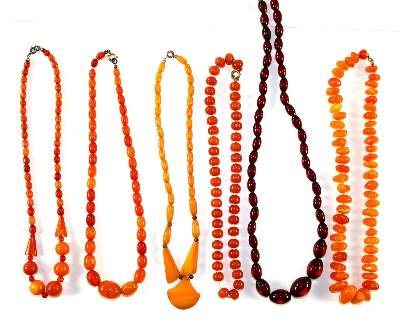 Bild Nr.1: 129-2666 Sechs Bernsteincolliers.: (Schmuck, Colliers)