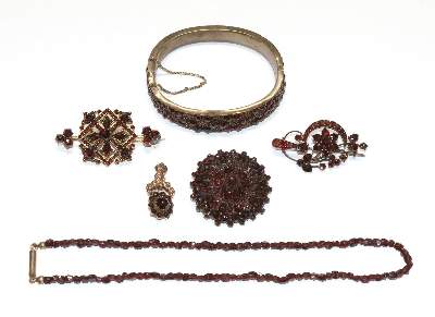 Bild Nr.1: 129-2697 Granatensemble.: (Schmuck)