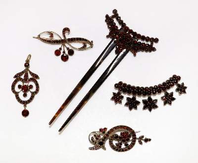 Bild Nr.1: 129-2698 Granatensemble.: (Schmuck)