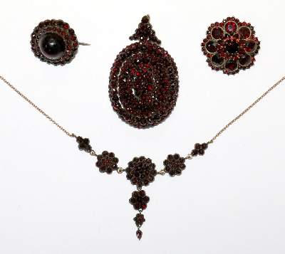 Bild Nr.1: 129-2701 Granatensemble.: (Schmuck)