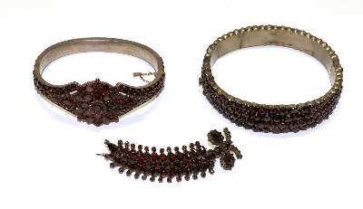 Bild Nr.2: 129-2702 Granatensemble.: (Schmuck)