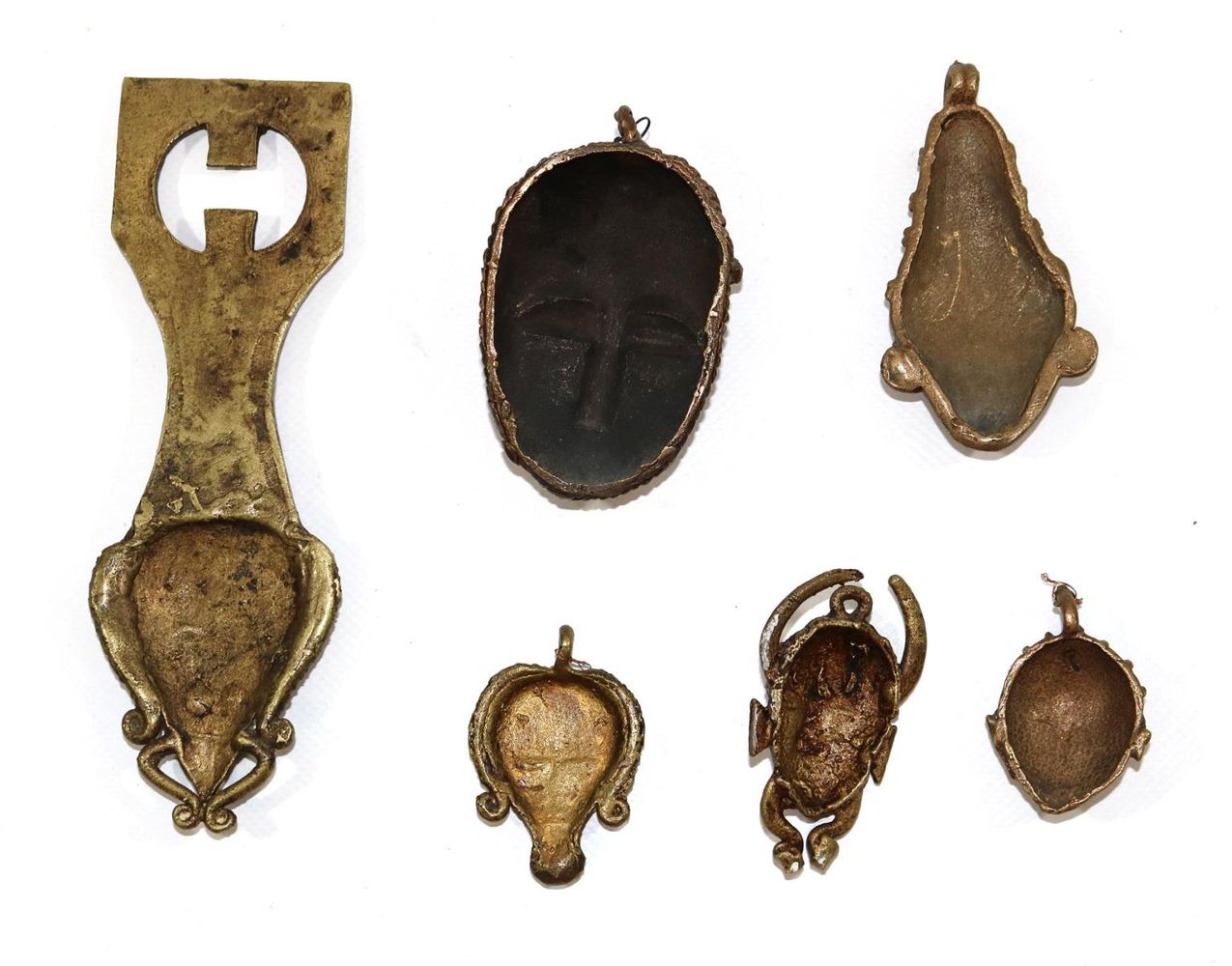 Große Abbildung Nr.2: 130-2620 Bronzemasken: (Afrika)