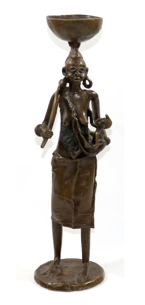 Große Abbildung Nr.1: 130-2628 Trägerin Bronze.: (Afrika, Figuren)