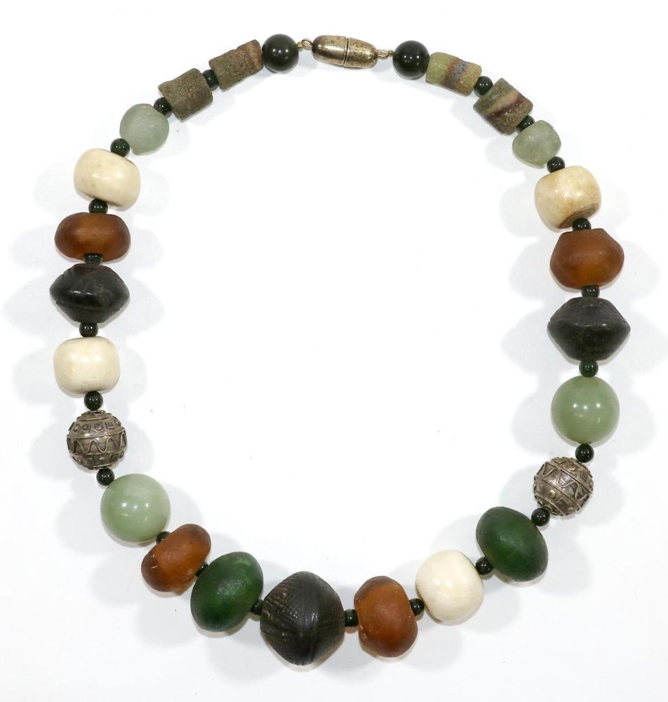 Große Abbildung Nr.1: 130-2679 Collier wohl Asien: (Asiatika, Schmuck)