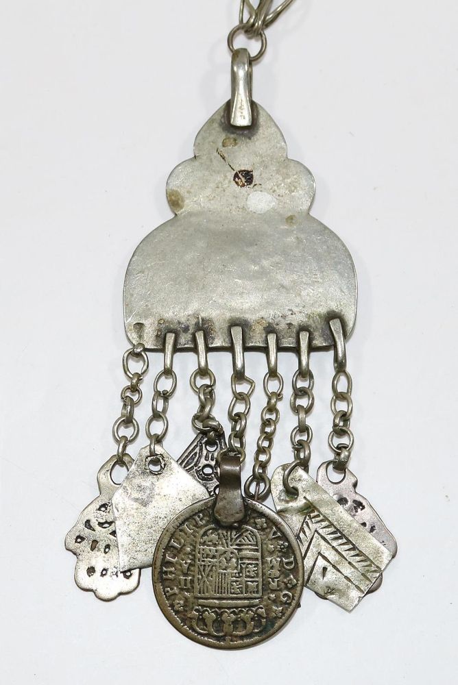 Große Abbildung Nr.2: 130-2680 Halskette mit Münze: (Asiatika, Schmuck)