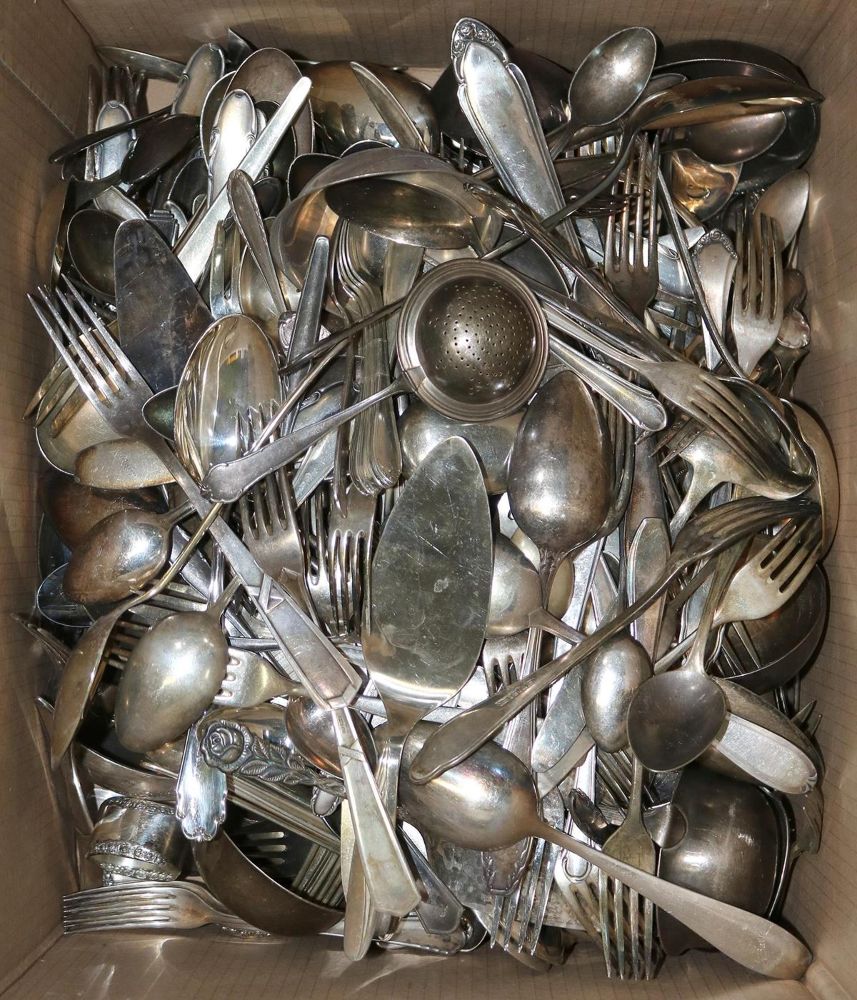 Große Abbildung Nr.7: 130-2760 Riesige Besteck-Sammlung.: (Silber)