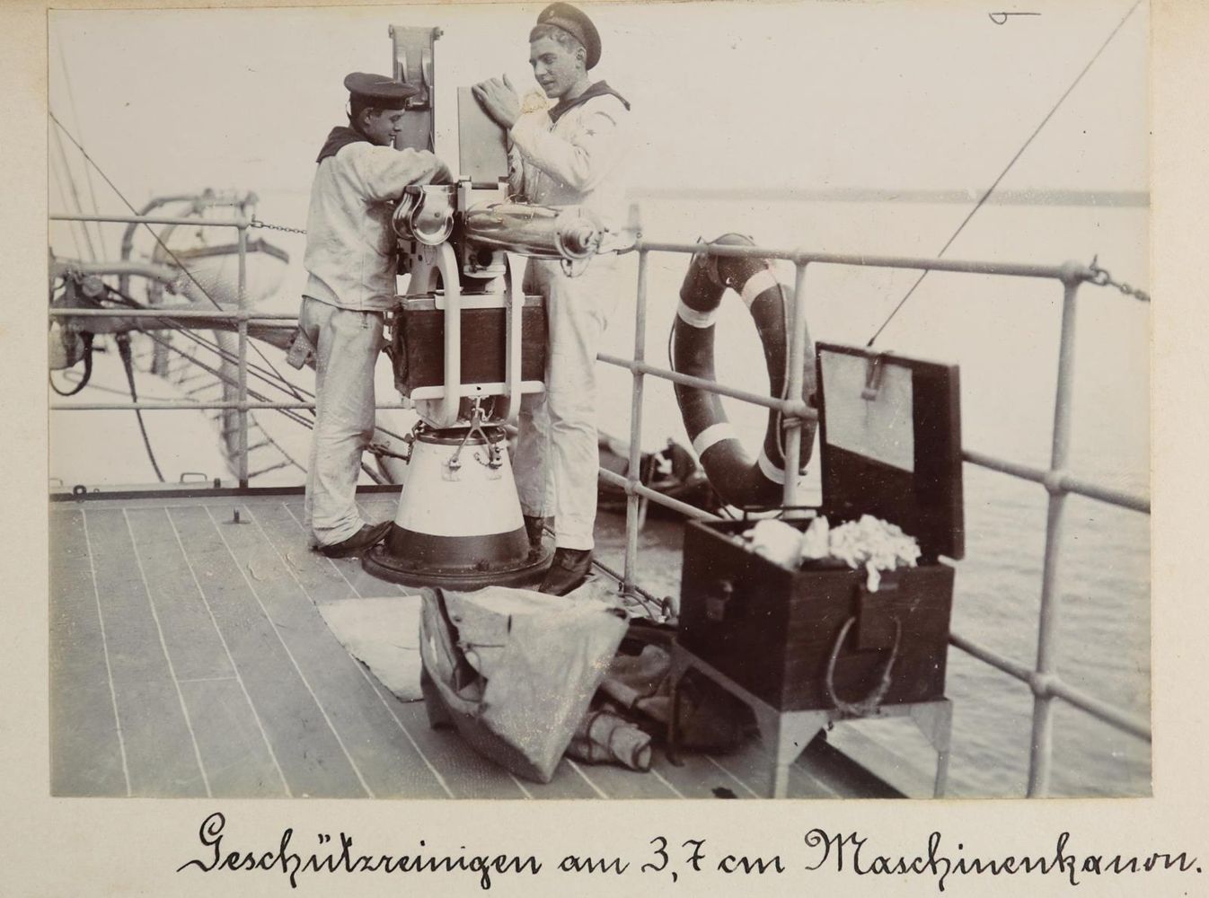Große Abbildung Nr.103: 130-2829 Photoalbum: (China, SMS Luchs)