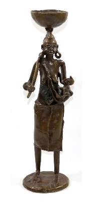 Bild Nr.1: 130-2628 Trägerin Bronze.: (Afrika, Figuren)
